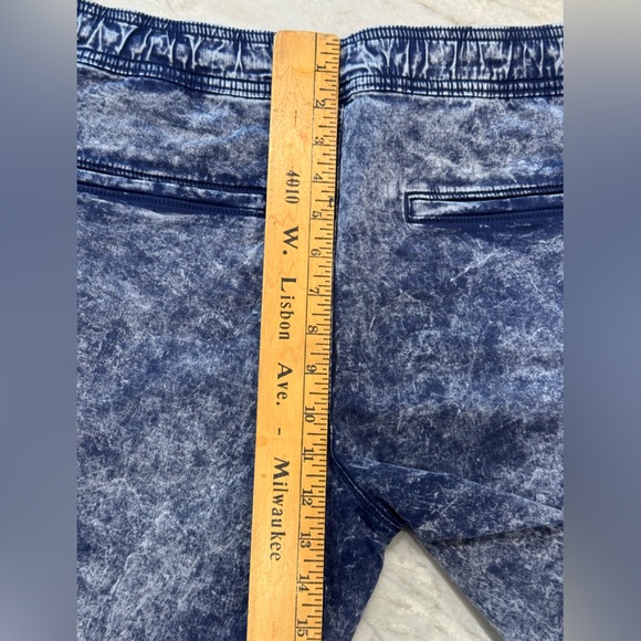 Hollister Indigo Blue Acid Wash Pull-on Flat Front Shorts - Picture 7 of 9